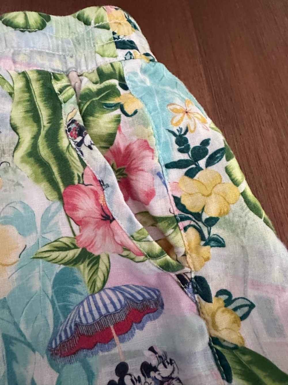 Tommy Bahama x Disney linen shorts - Picture 5 of 6